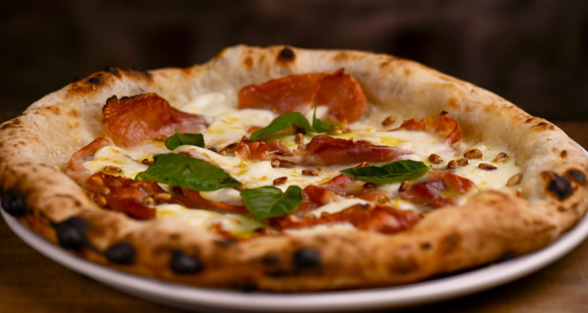 Pizzaiolos premiados na Capricciosa e mulheres no Mamma Jamma, cabaré alemão no Downtown: radar gastronômico