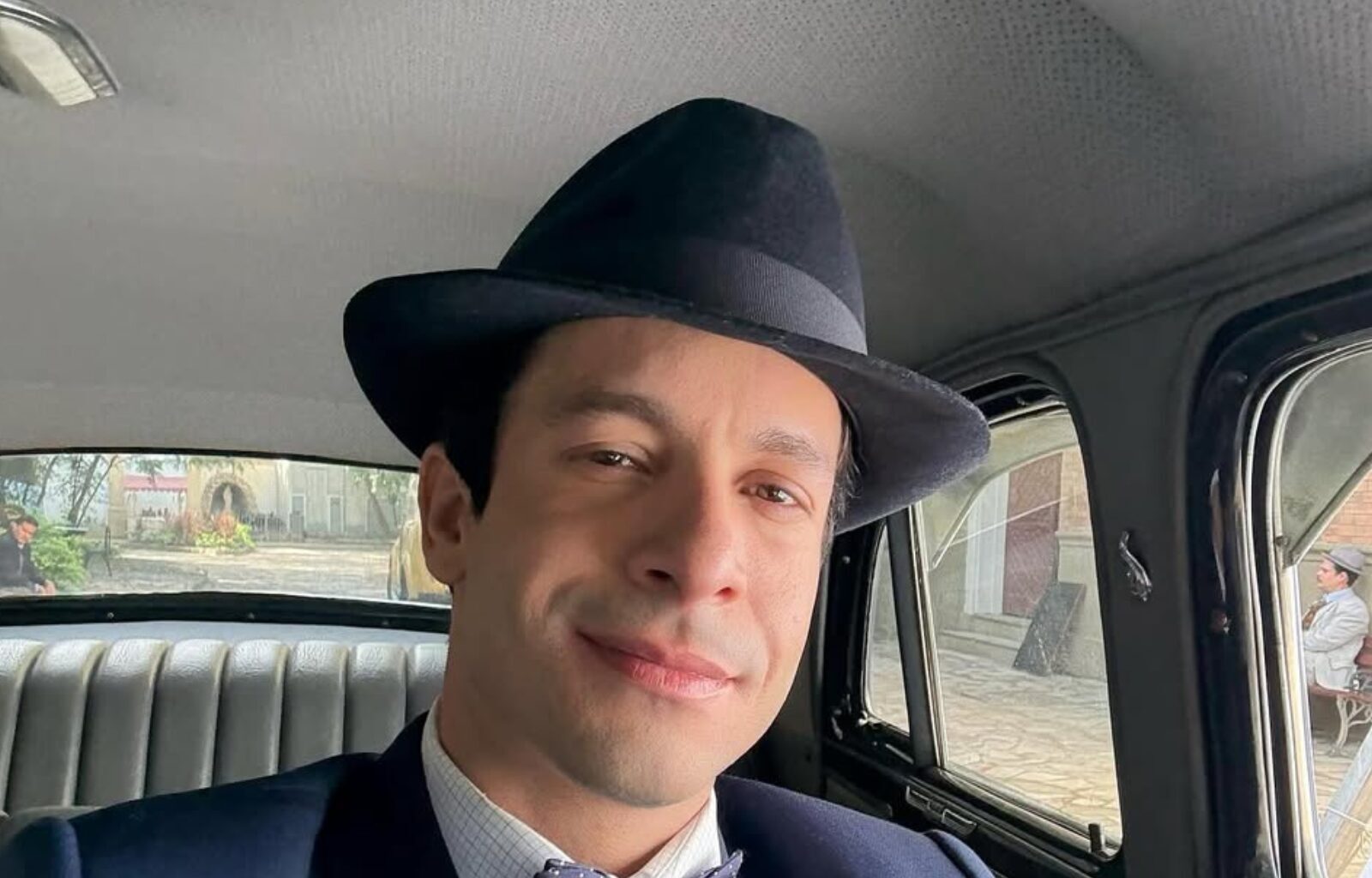 Rainer Cadete surge pelado em fotos e anima seguidores: ‘Delícia’