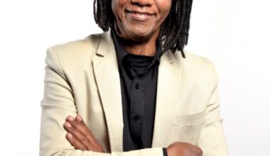 Encontro com o Autor recebe o escritor Tom Farias - Assessoria de Imprensa