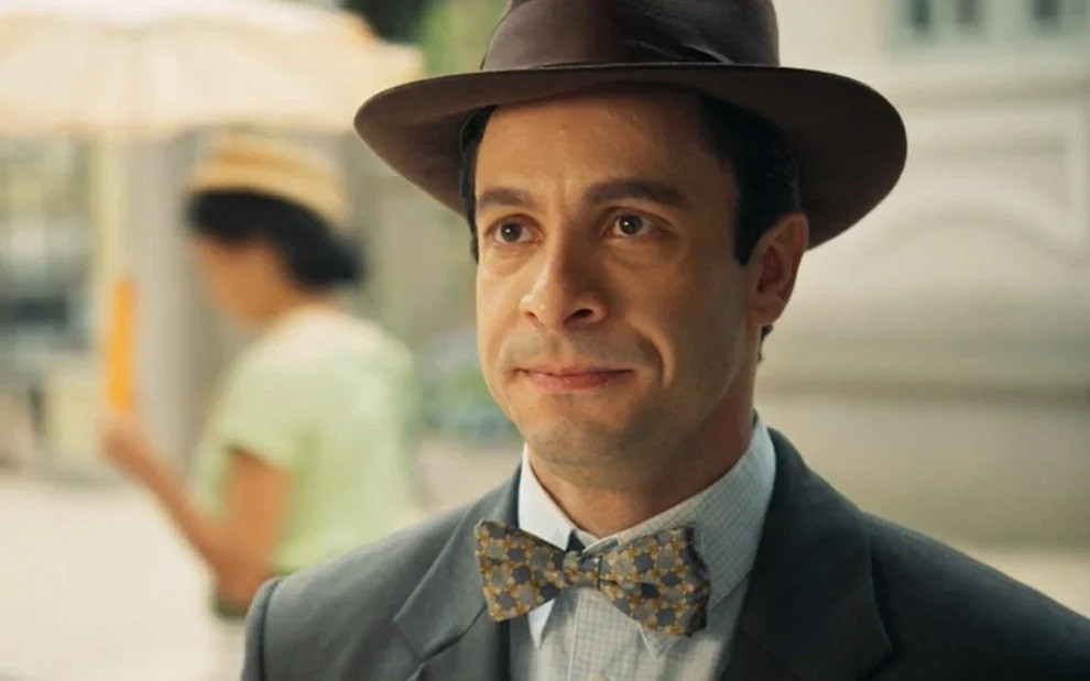 Êta Mundo Melhor: Celso faz confissão a Candinho em hospital