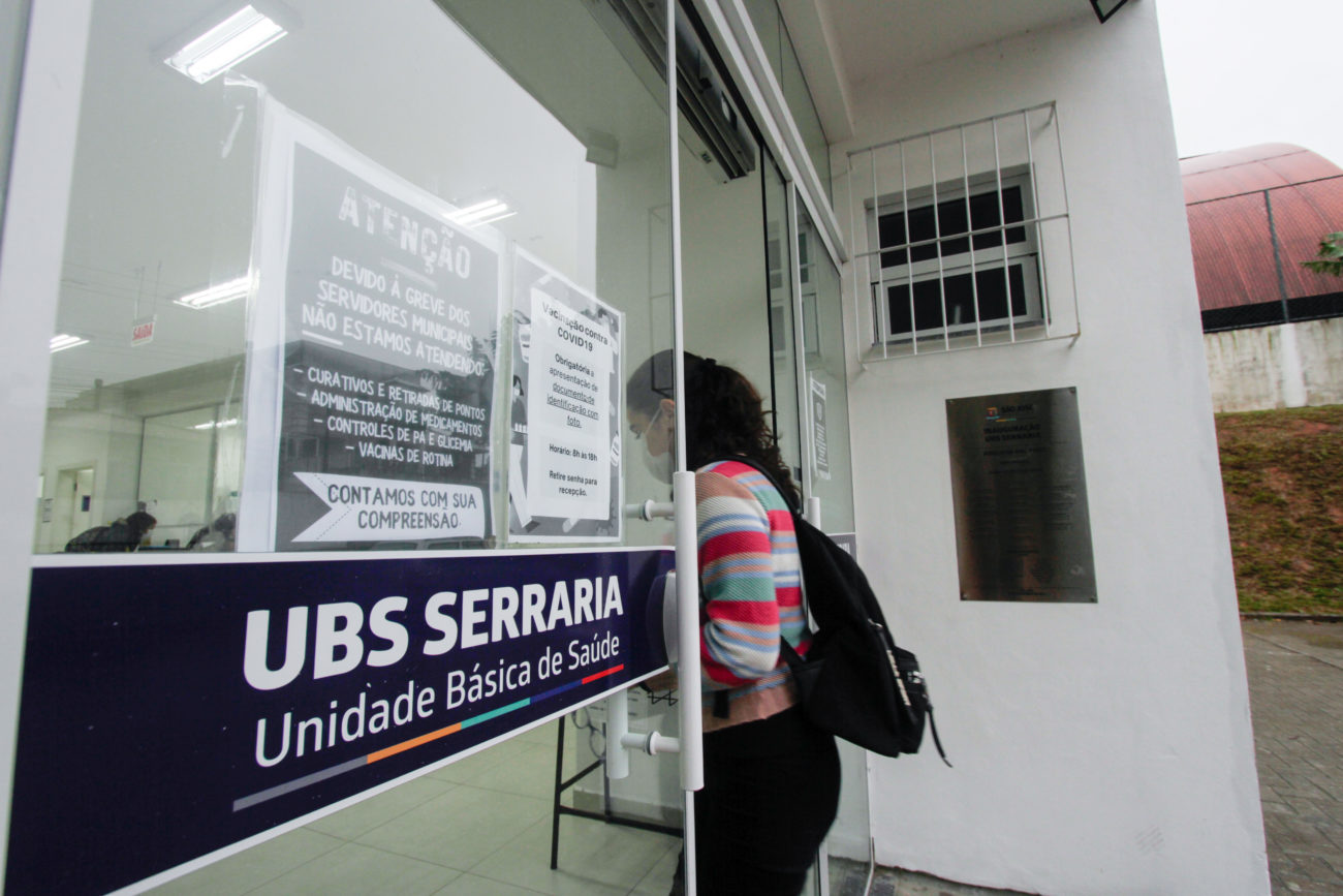 De acordo com o vereador, a UBS da Serraria tem infiltrações nas paredes e falta de manutençãoFoto: Leo Munhoz/ND
