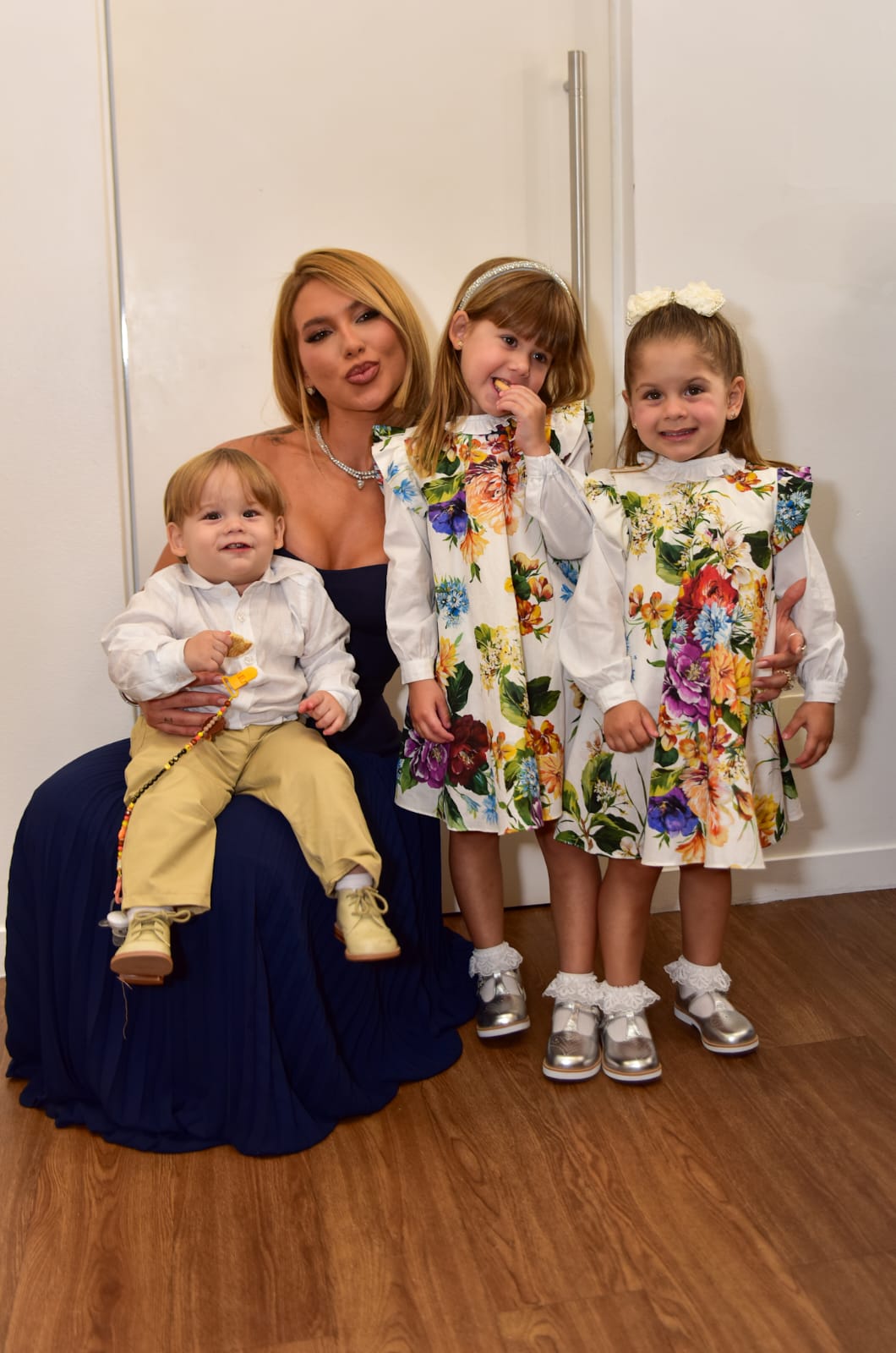 Virginia com os filhos nos bastidores do Teleton