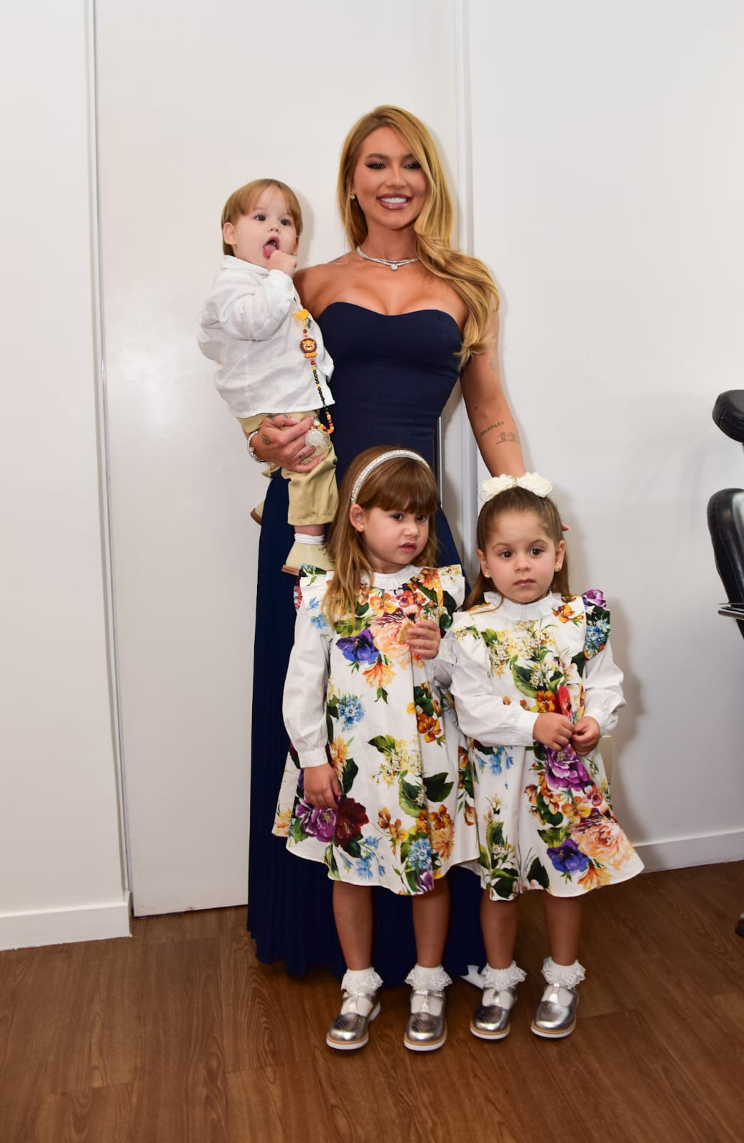 Virginia com os filhos nos bastidores do Teleton - Fotos: Natália Rampinelli/ AgNews