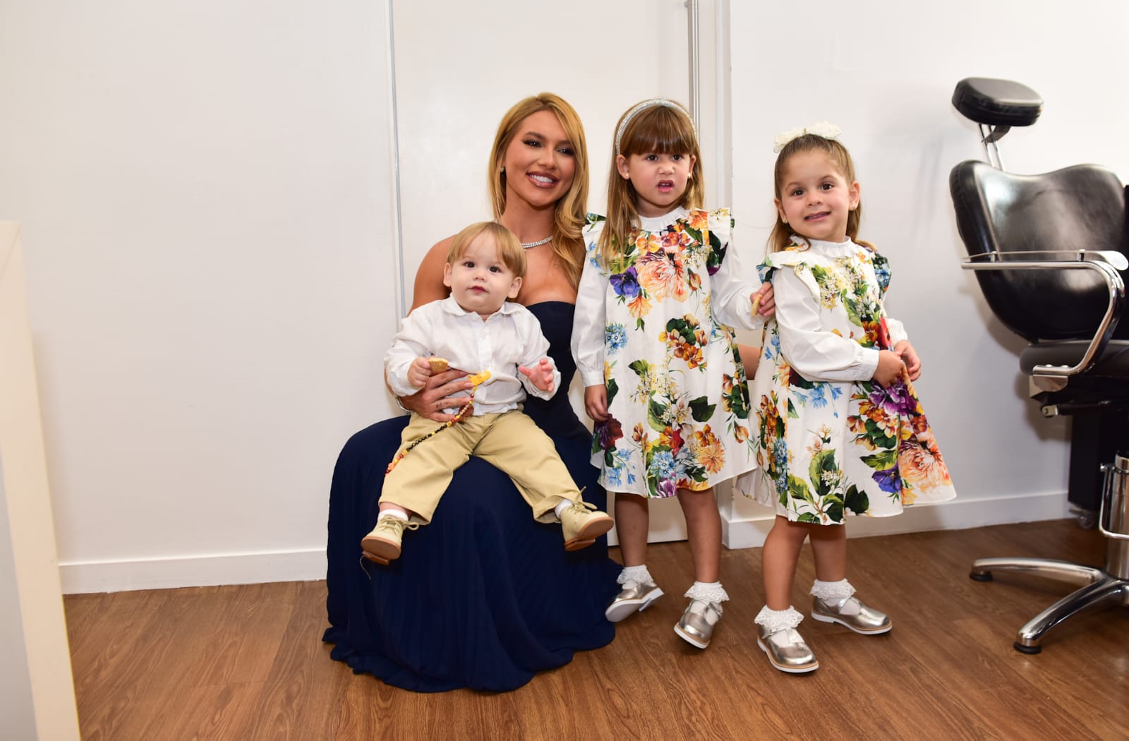 Virginia com os filhos nos bastidores do Teleton - Fotos: Natália Rampinelli/ AgNews