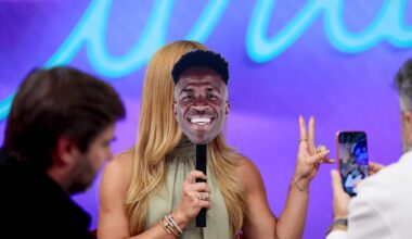 Virginia se diverte com máscara de foto de Vini Jr - Foto: Rogerio Pallatta/SBT