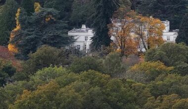 Vista aérea da residência real Royal Lodge, de onde o rei Charles