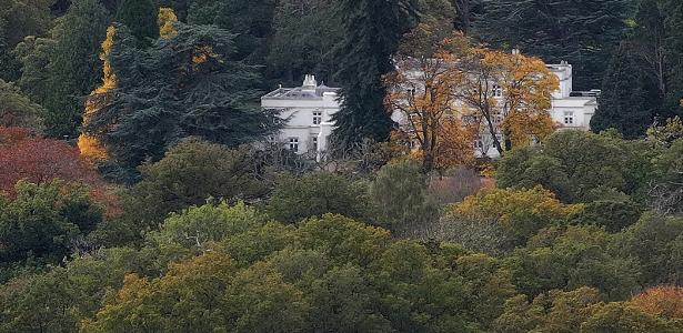 Vista aérea da residência real Royal Lodge, de onde o rei Charles