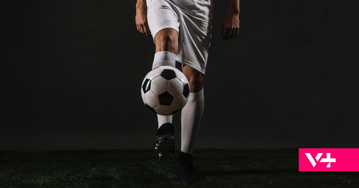 Jogo à bola num grande clube e apaixonei-me por um colega de equipa: «Não sei como viver este amor»