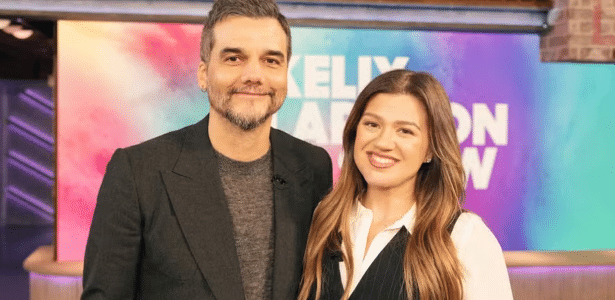 Wagner Moura grava participação em talk show de Kelly Clarkson