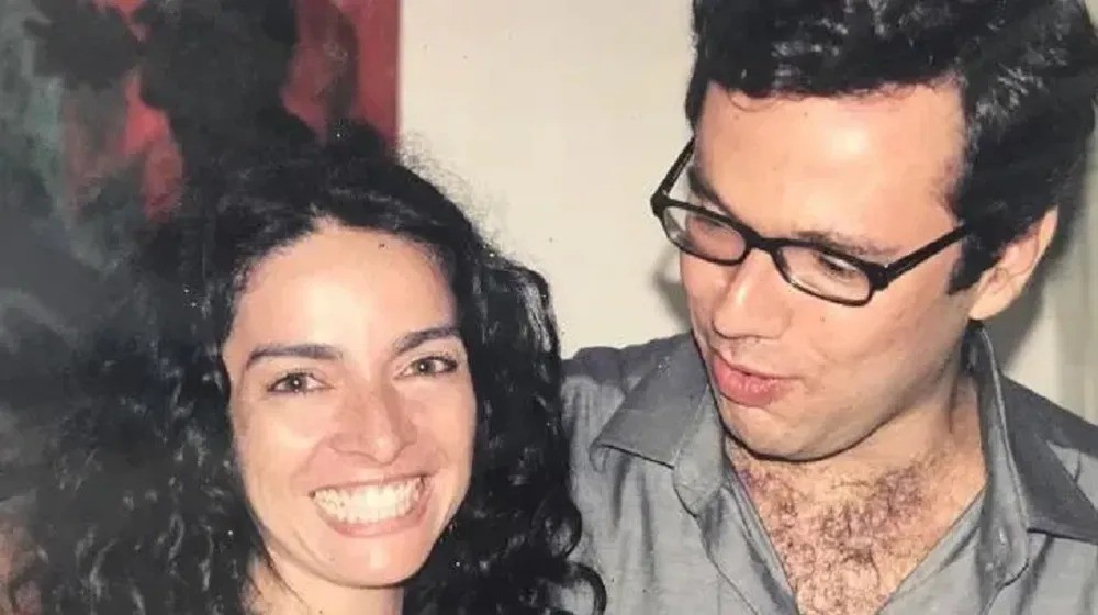 Claudia Ohana é meia-irmã do autor de novelas João Emanuel Carneiro. Os dois são filhos do artista plástico Arthur José Carneiro — Foto: Reprodução/Instagram