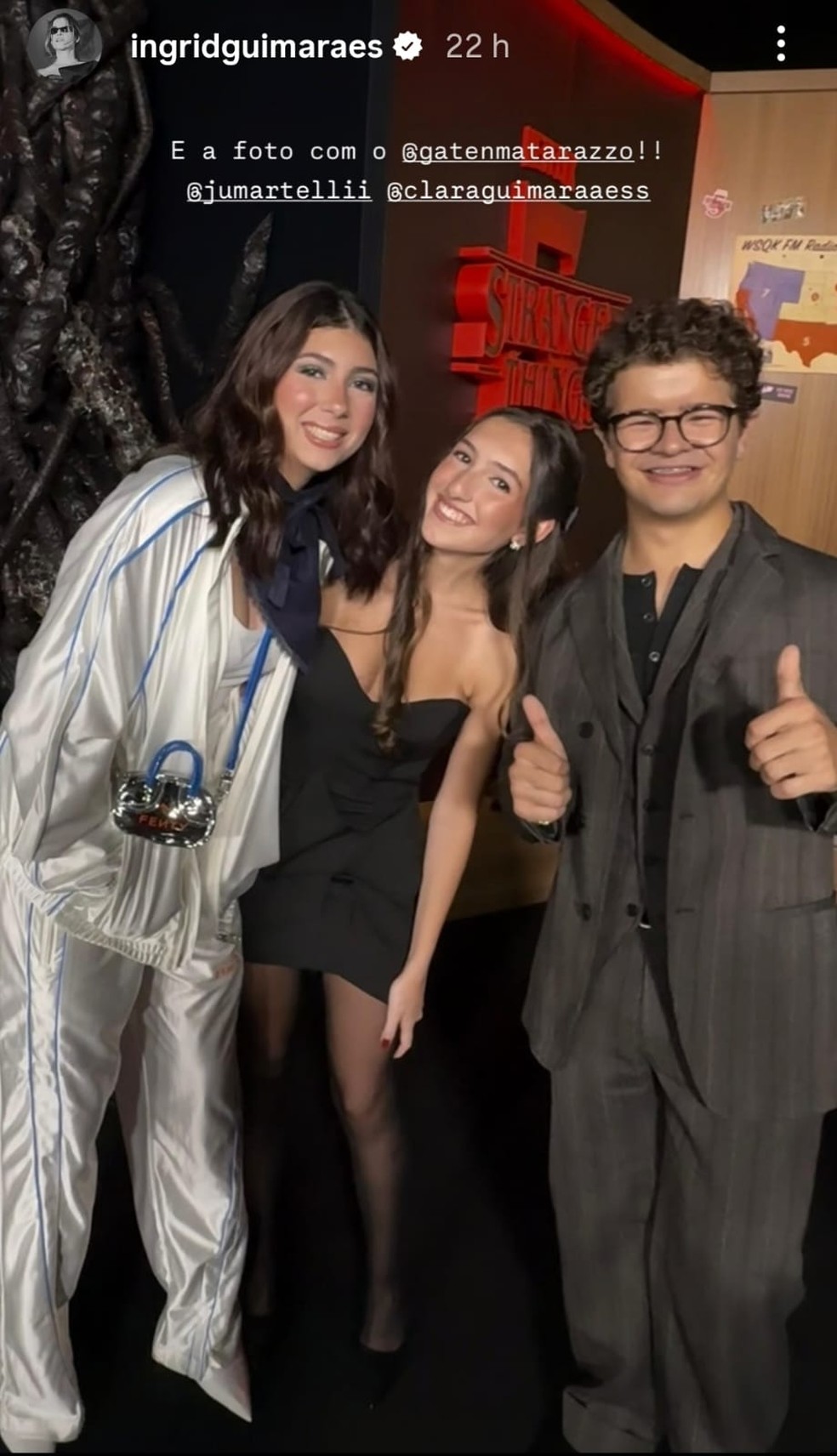 Julia e Clara, filhas de Mônica Martelli e Ingrid Guimarães, com Gaten Matarazzo, o Dustin de 'Stranger things' — Foto: Reprodução/Instagram