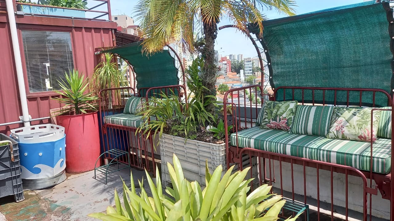 Os bancos feitos com material de berço hospitalar — Foto: arquivo pessoal