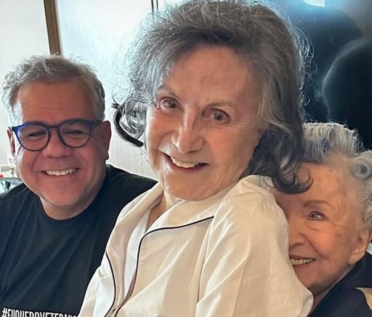 Rosamaria Murtinho e Nathalia Timberg compartilham clique afetuoso nos bastidores de trabalho; veja