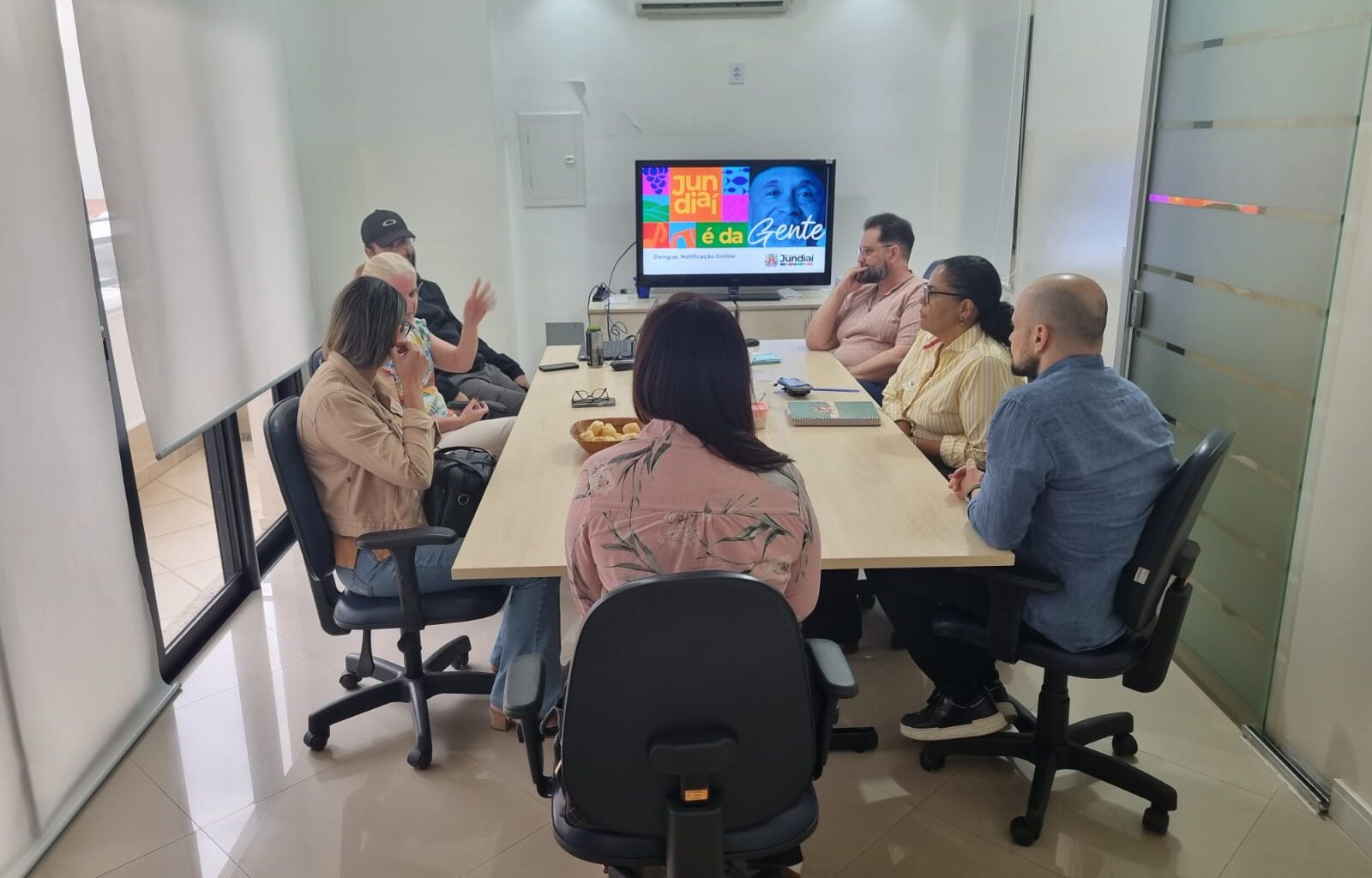 Em visita institucional à Vigilância Epidemiológica de Jundiaí, Amparo conhece processo de notificação da dengue no município
