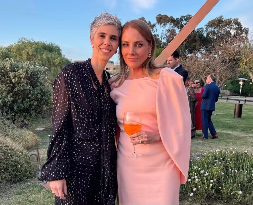 Heloisa Perissé anunciou o namoro com Leticia Prisco — Foto: Reprodução/Instagram