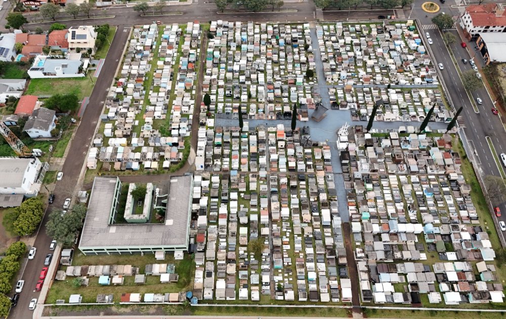Cemitérios municipais estarão abertos das 7h às 19h