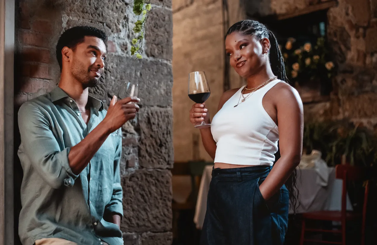 Halle Bailey e Regé-Jean Page estrelam a comédia romântica 'You, Me & Tuscany'; Trailer será lançado AMANHÃ!