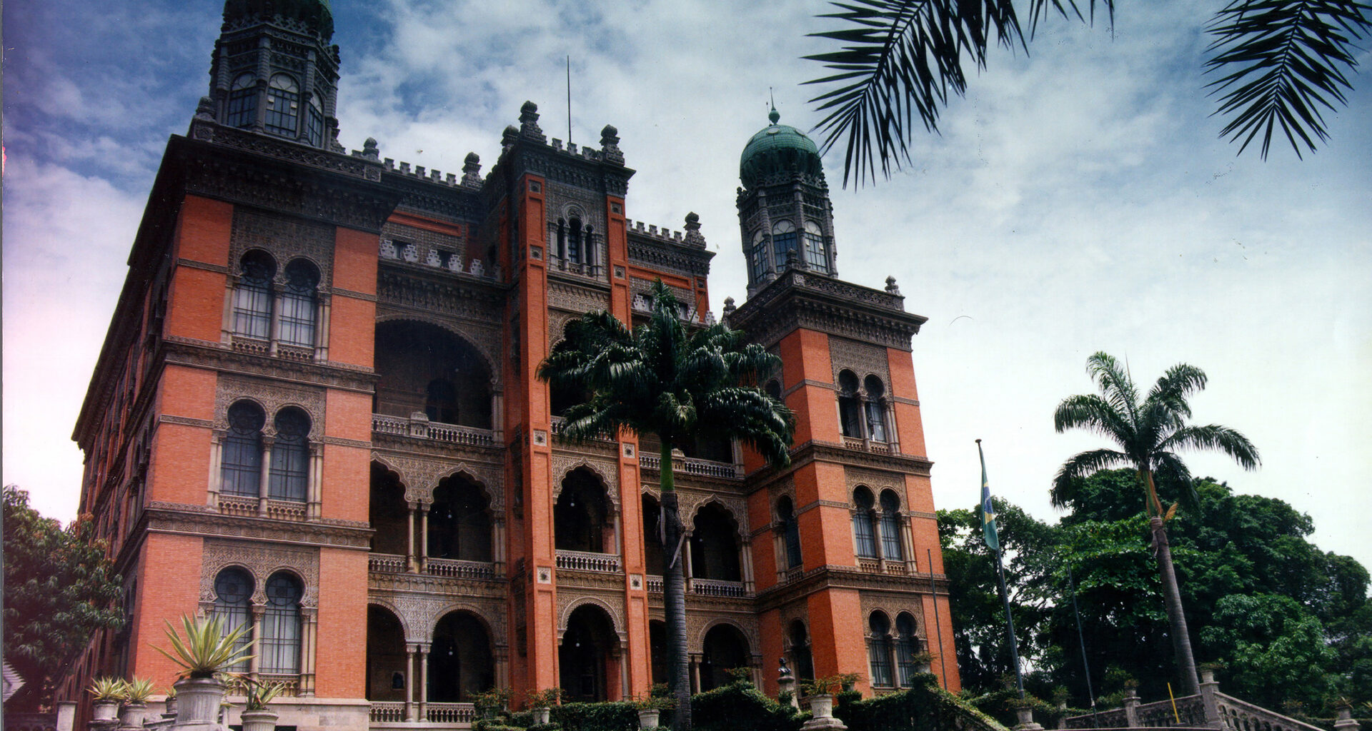 Fiocruz lança quatro cursos EaD para fortalecer a vigilância e o cuidado em esquistossomose e filariose linfática no SUS