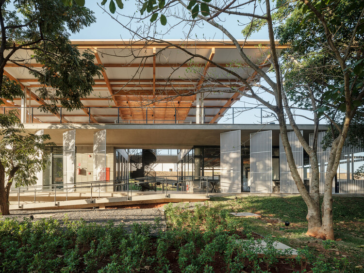 Centro de Vivência ILUM / 23 SUL - Imagem 1 de 25