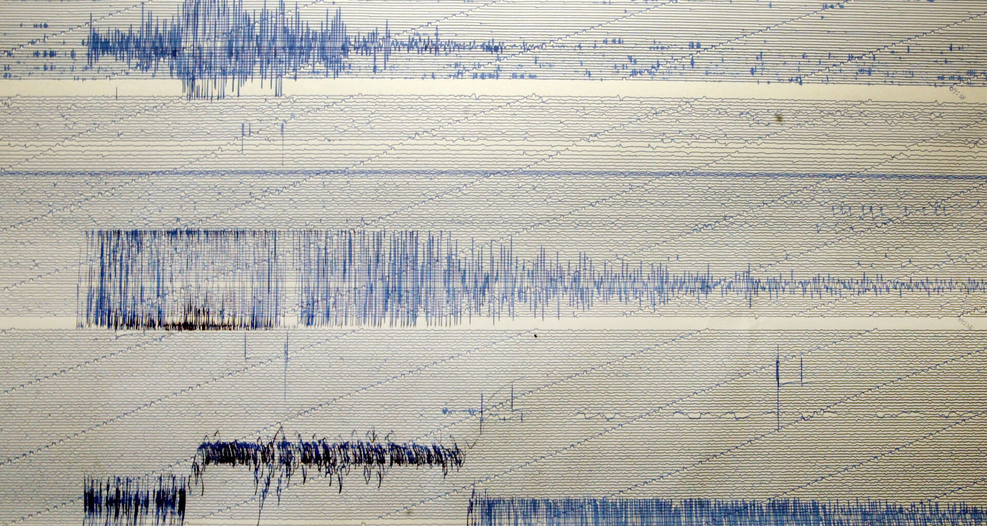 Japão emite alerta de mega-sismo no norte após tremor de magnitude 7,5
