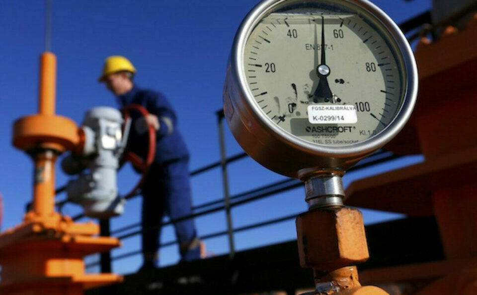 União Europeia acorda interdição da importação de gás russo até outono de 2027