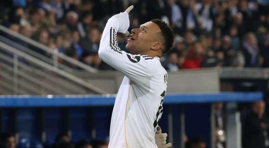 PSG condenado a pagar 61 milhões de euros a Mbappé