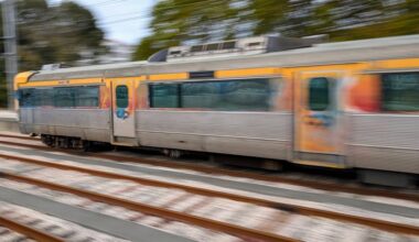 Circulação interrompida na Linha do Oeste após descarrilamento de comboio