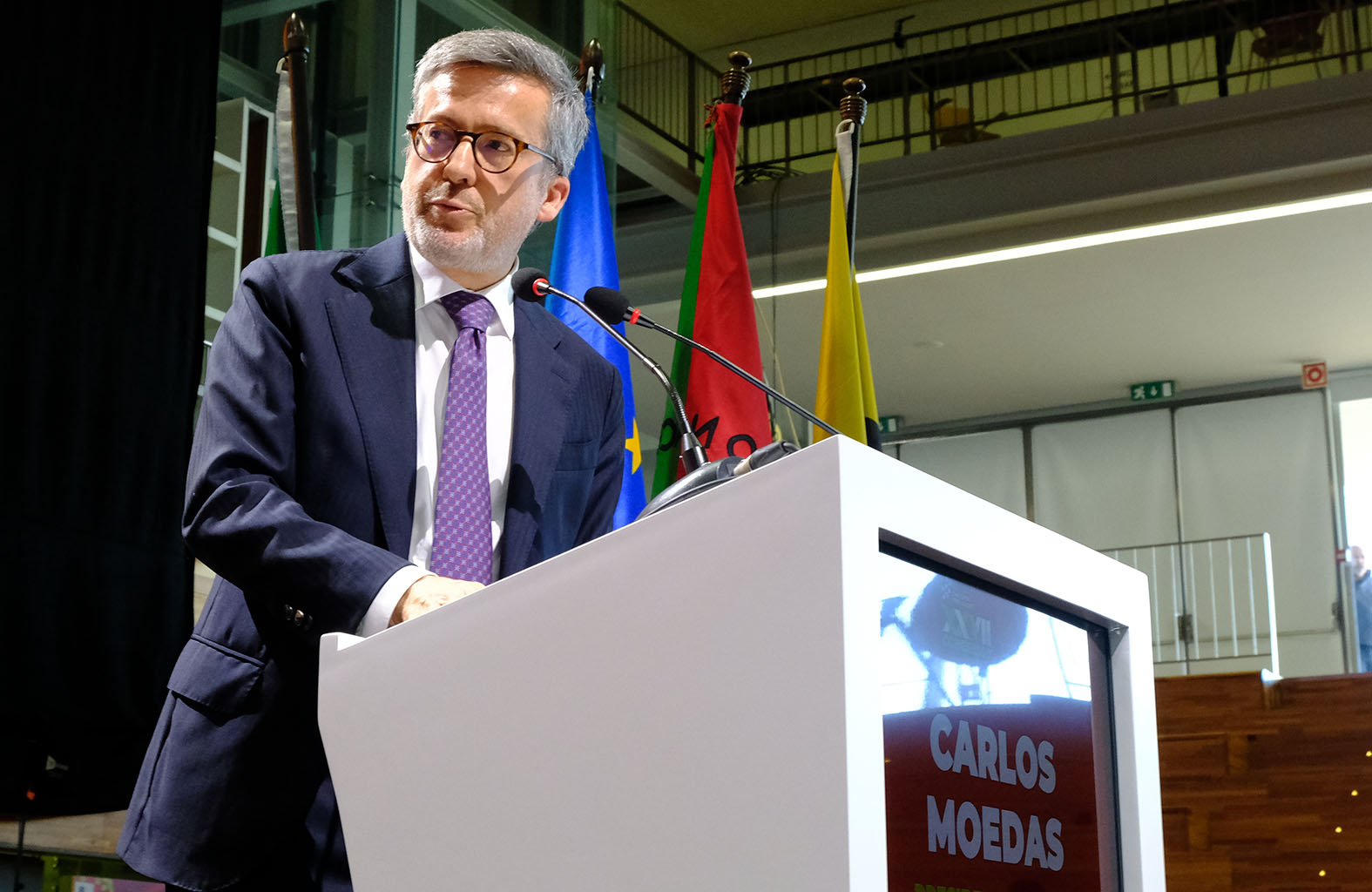 'apagão' na iluminação de natal em viana que até carlos moedas queria ver