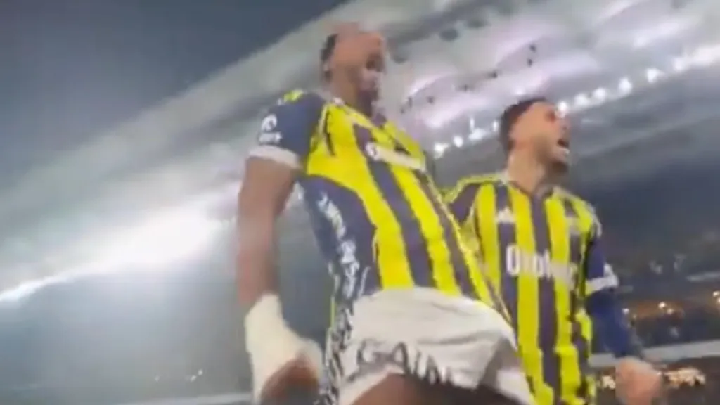 Jhon Durán marca ao Galatasaray (@vidfrz, X)