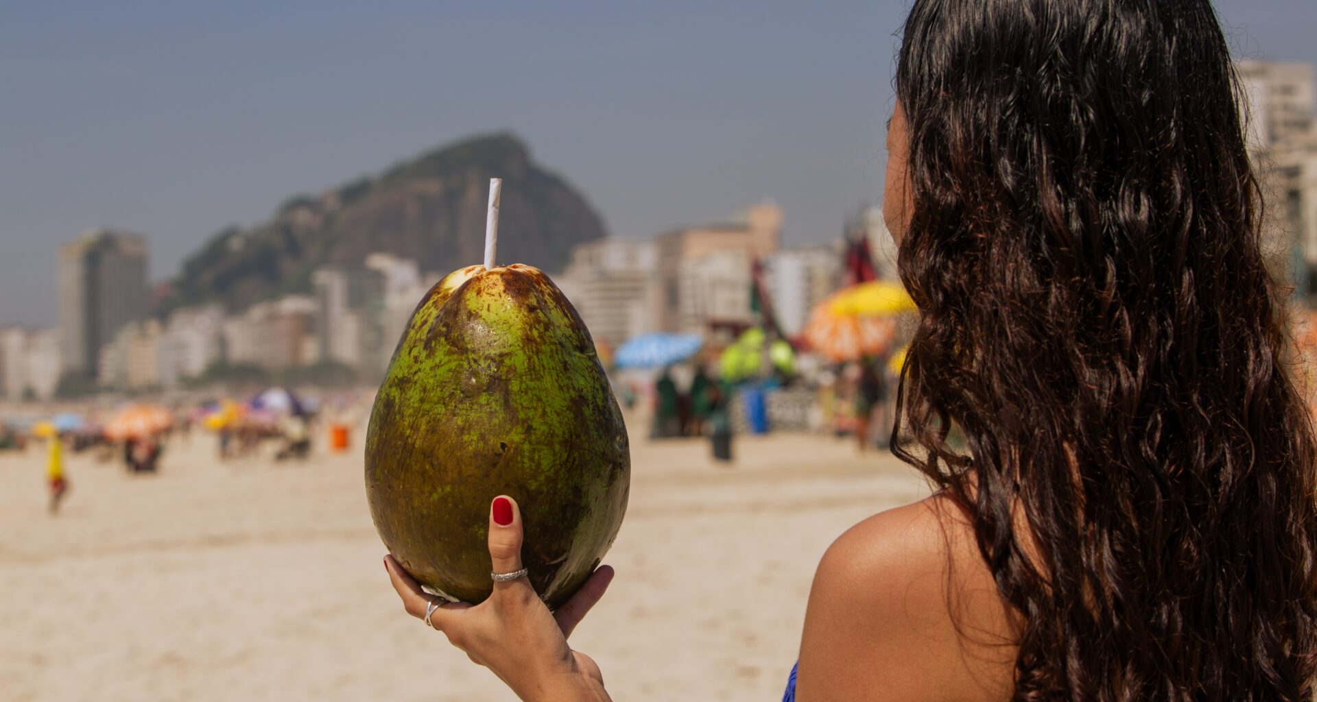 Água de coco em cubos de gelo? Bebida é refrescante no calorão e ideal para a prática de exercícios; entenda