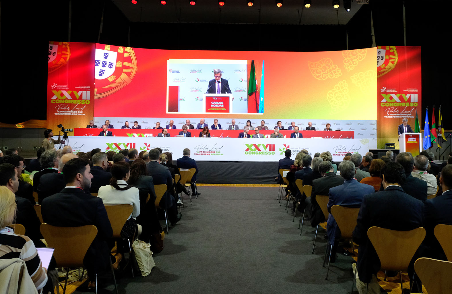 'apagão' na iluminação de natal em viana que até carlos moedas queria ver