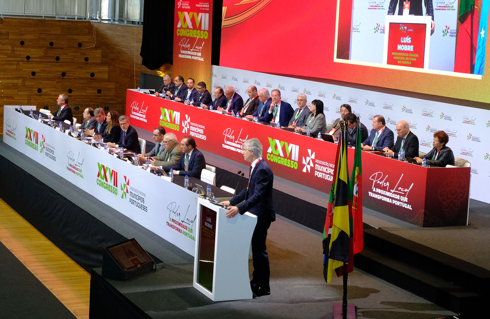 'apagão' na iluminação de natal em viana que até carlos moedas queria ver