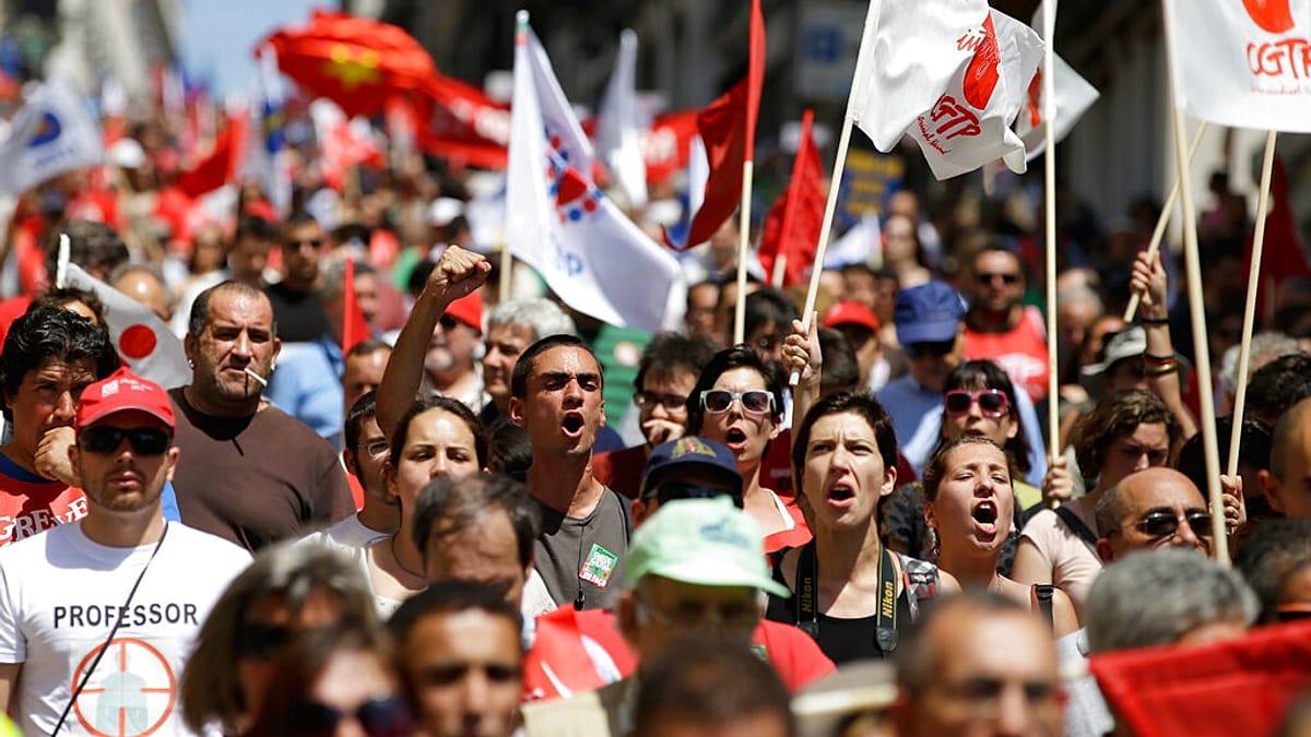 Banco de horas, contratos a prazo e despedimentos: o que está a bloquear o acordo na lei laboral