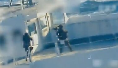 Comandos dos EUA atacam navio com destino ao Irão. Carga “relacionada com assuntos militares” apreendida e destruída