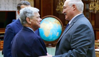 Lukashenko liberta 123 presos políticos, incluindo o Nobel da Paz, Ales Bialiatski