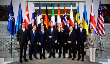 Líderes europeus comprometem-se a ajudar militarmente a Ucrânia contra um futuro ataque russo