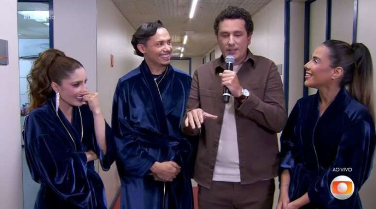 Manu Bahtidão, Silvero Pereira e Wanessa Camargo são entrevistados pelo humorista Rafael Portugal enquanto se preparavam para a final da 'Dança dos Famosos'
