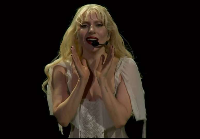 Lady Gaga estreia 'Lady Gaga in Harlequin Live — One Night Only' no YouTube dia 24 de dezembro