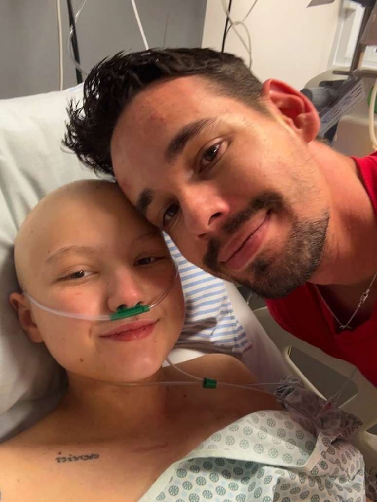 Lucas Borbas tem acompanhado Isabel Veloso durante internação em Curitiba