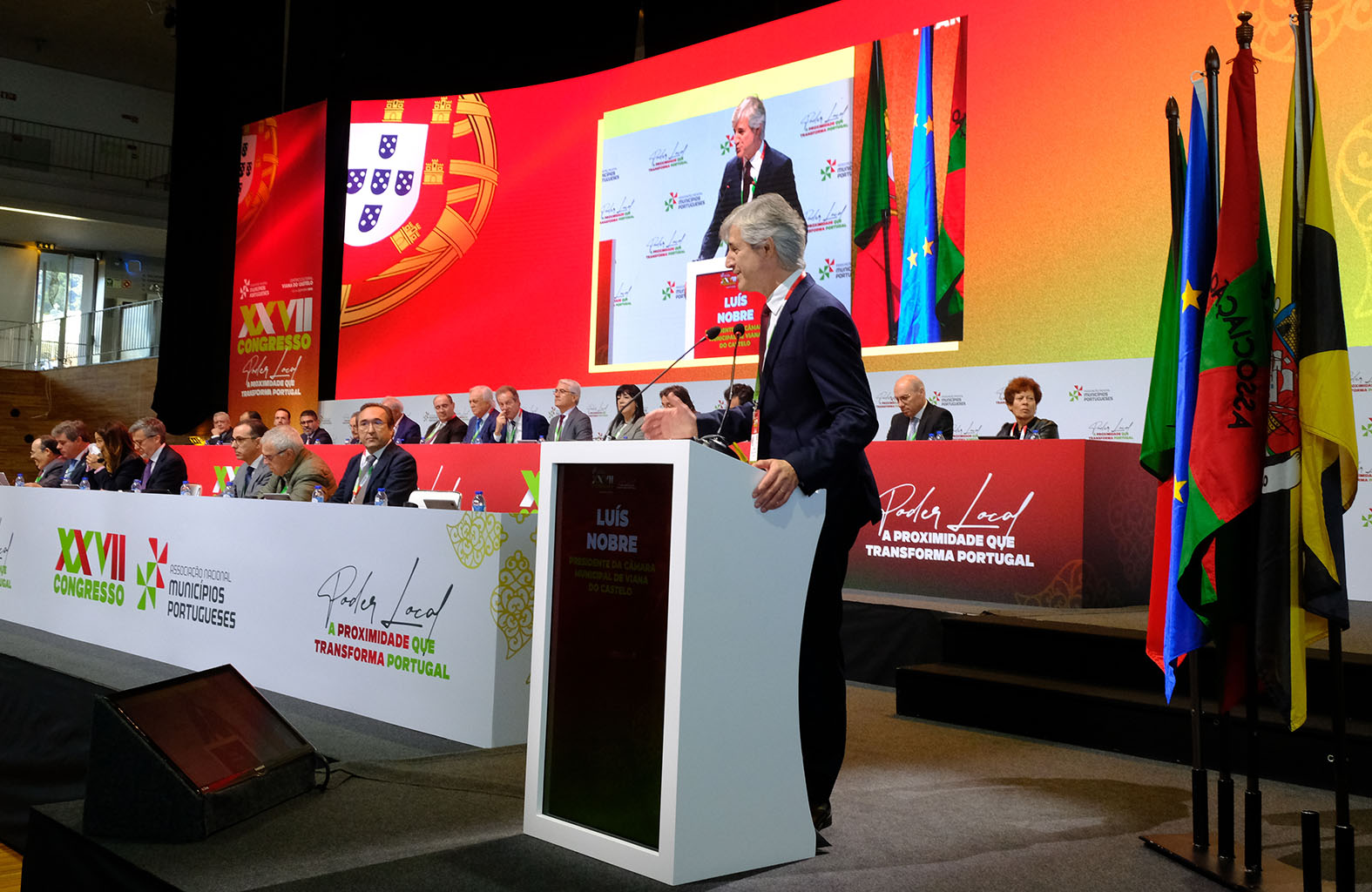 'apagão' na iluminação de natal em viana que até carlos moedas queria ver