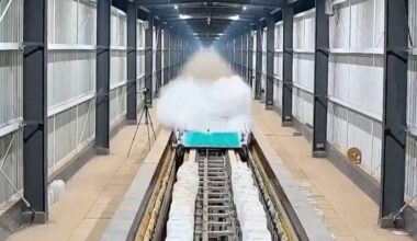 o novo veículo de levitação magnética da China