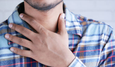 Veja 7 remédios caseiros para dor de garganta - 19/12/2025 - Saúde