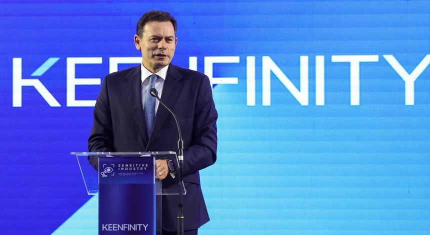 Montenegro insiste que reforma da lei laboral é agora e não "quando estamos à rasca"