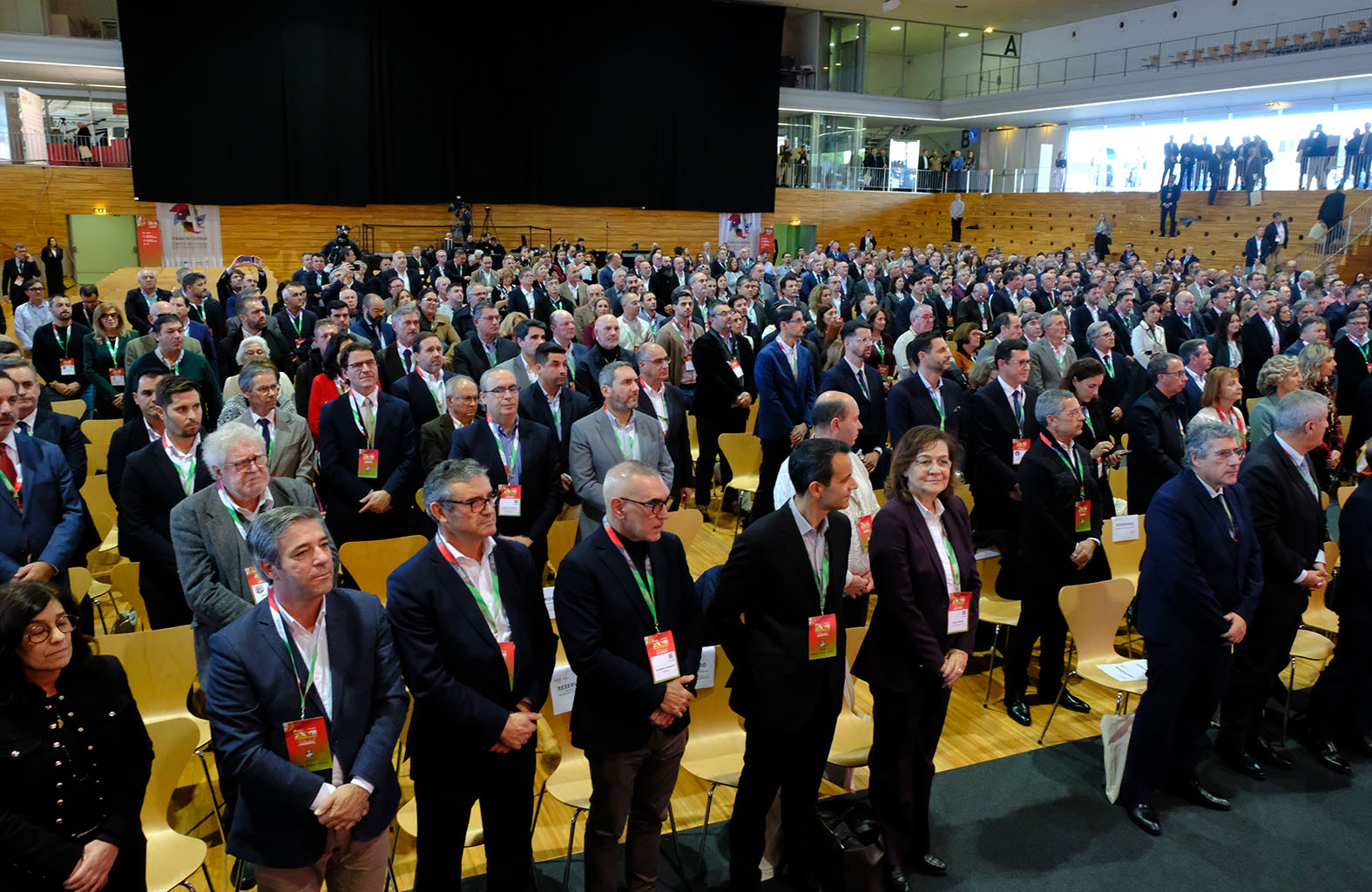 'apagão' na iluminação de natal em viana que até carlos moedas queria ver