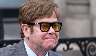 Elton John afirma que a sua perda de visão se agravou - 07/12/2025 - Ilustrada