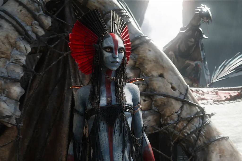 A personagem Varang em cena do trailer de 'Avatar: Fogo e Cinzas', de James Cameron