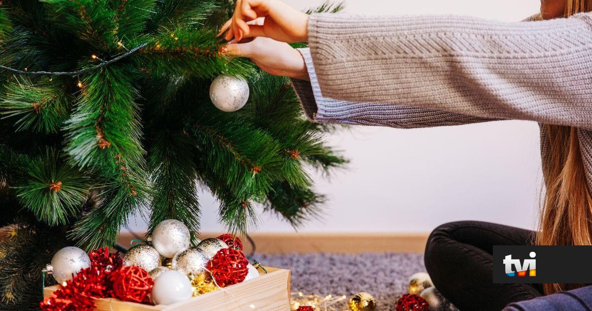 Ninguém faz isto antes de montar a árvore de Natal, mas faz toda a diferença - Dois às 10