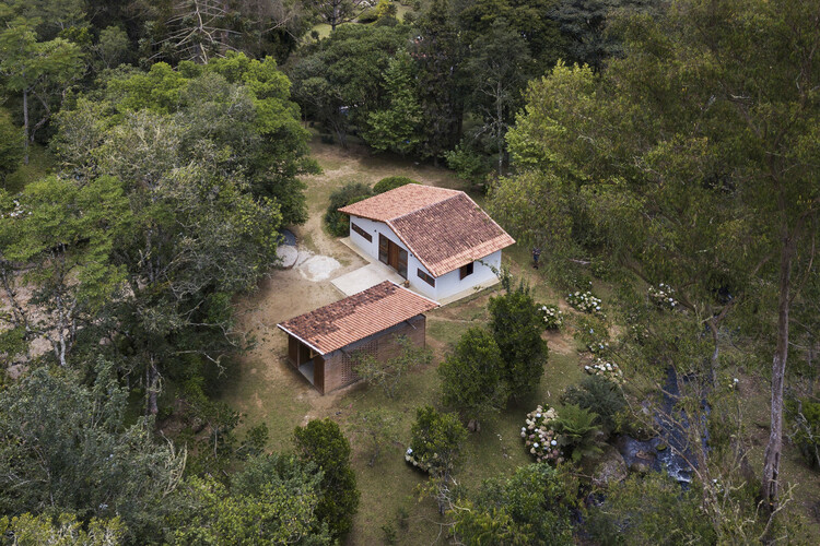 Entre o sítio e o ofício: quatro projetos de messina | rivas em Cunha - Imagem 5 de 14