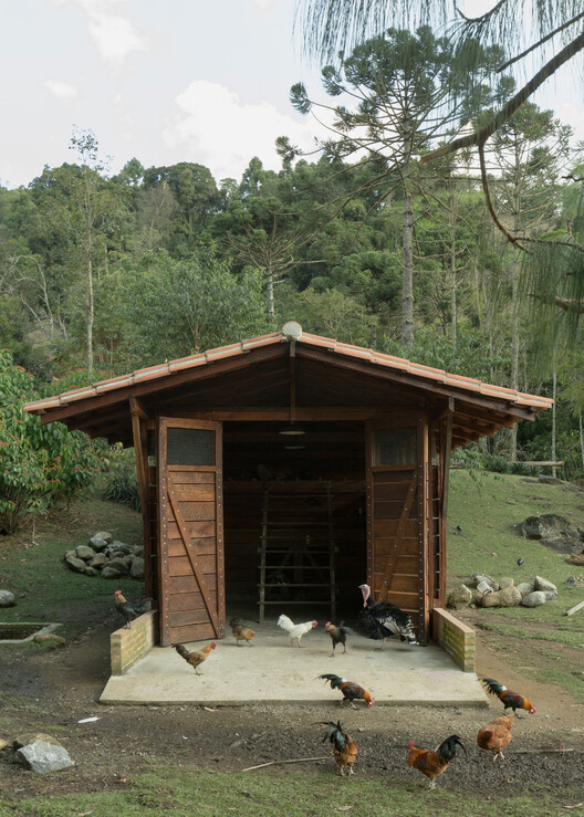 Entre o sítio e o ofício: quatro projetos de messina | rivas em Cunha - Imagem 2 de 14