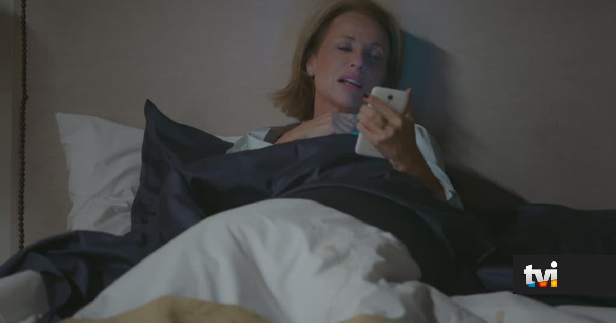 A Protegida: Laura recebe uma mensagem tocante - Novelas